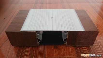 地面建筑变形缝装置的设计与施工方法